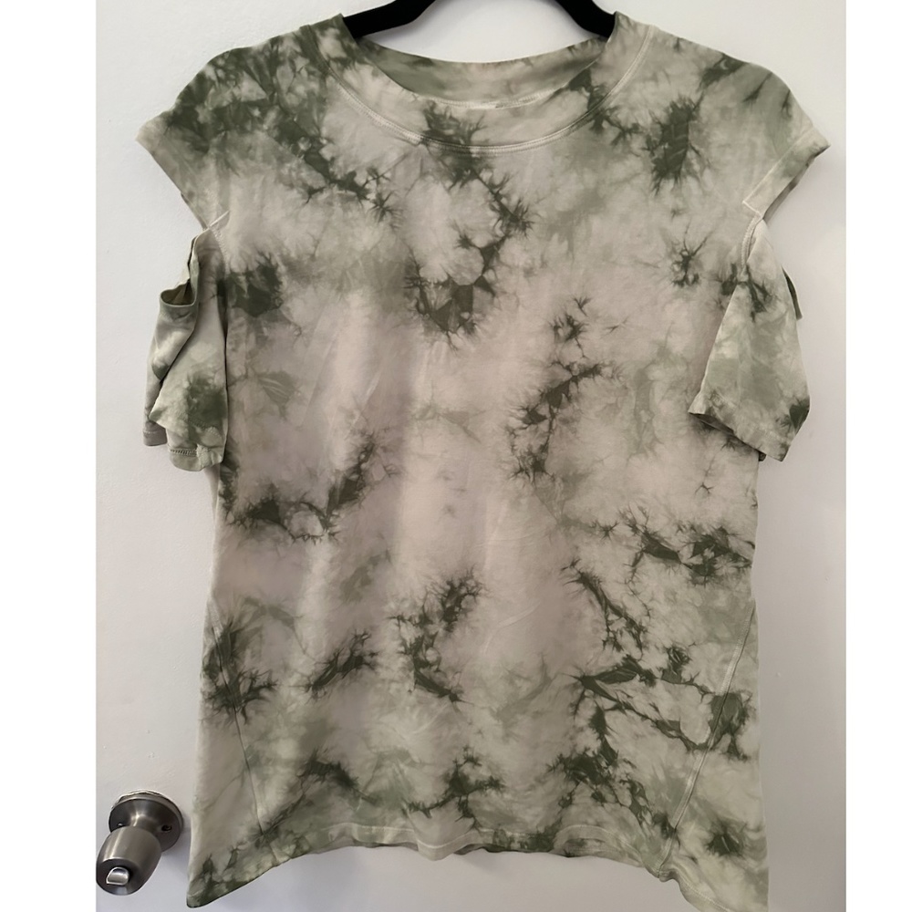 Lululemon diamond dye cutout tee size 6
